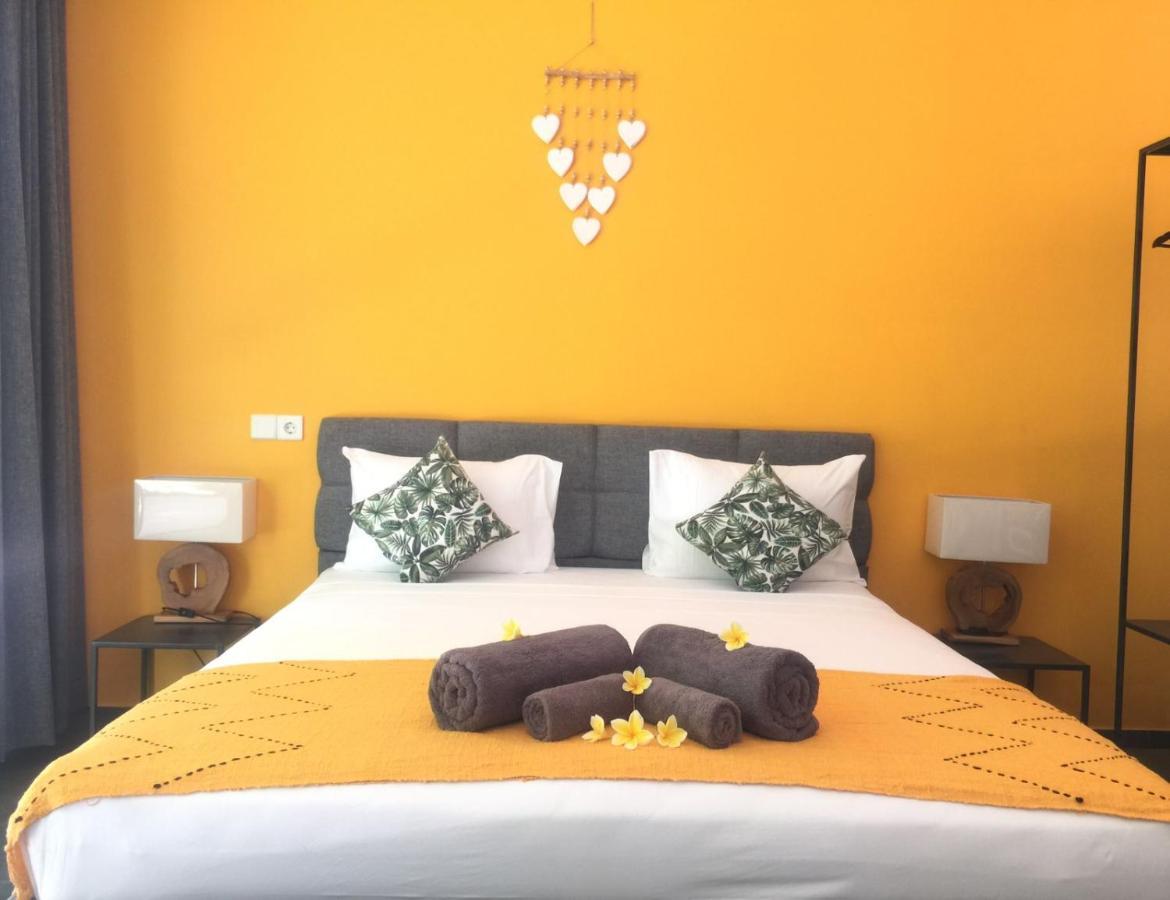 Hotel Le Chien Rouge Lovina Esterno foto