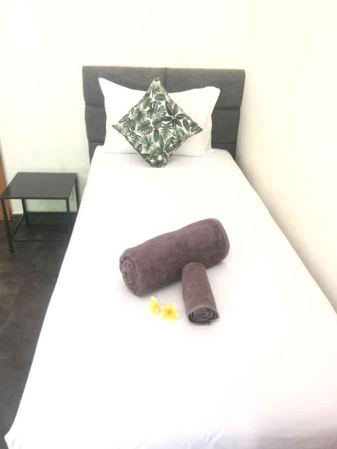 Hotel Le Chien Rouge Lovina Esterno foto